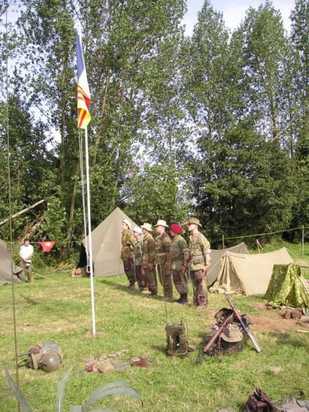 SI raising the flag 2 (web).jpg